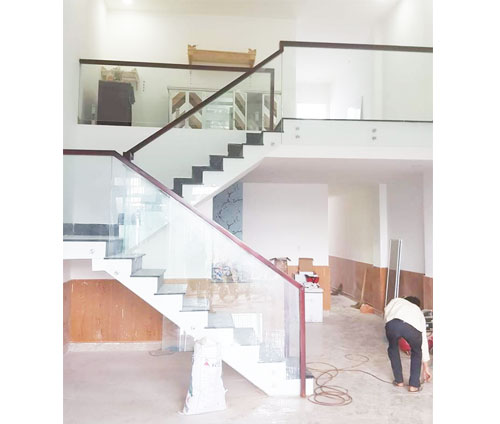Cầu thang kính 11