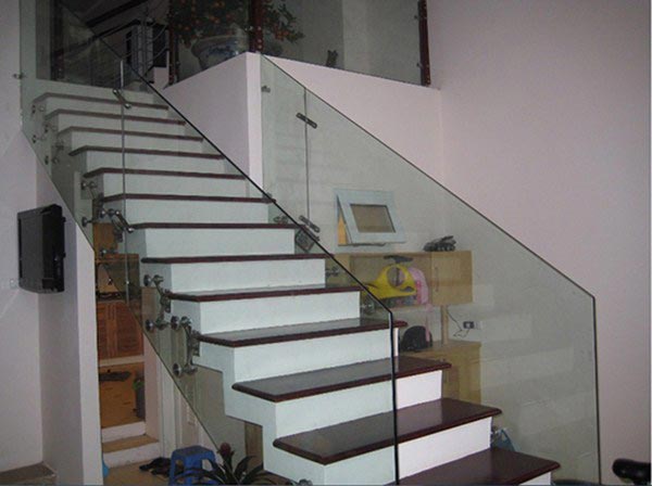 Lan can cầu thang kính tại Hải Phòng