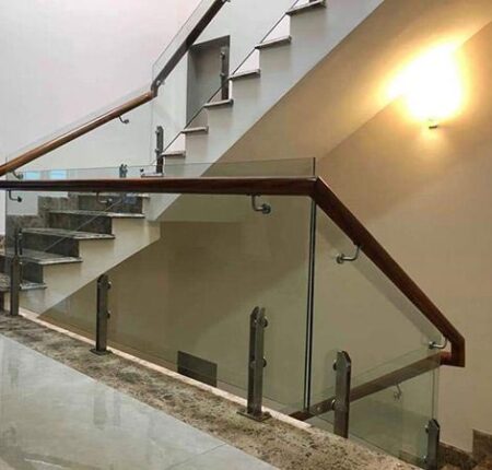 lắp đặt lan can cầu thang kính tại Hải Phòng