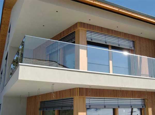 lan can ban công cường lực