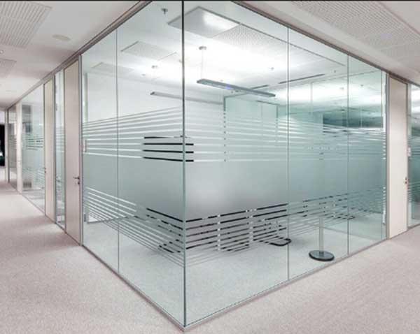 vách kính cường lực ngăn văn phòng công ty
