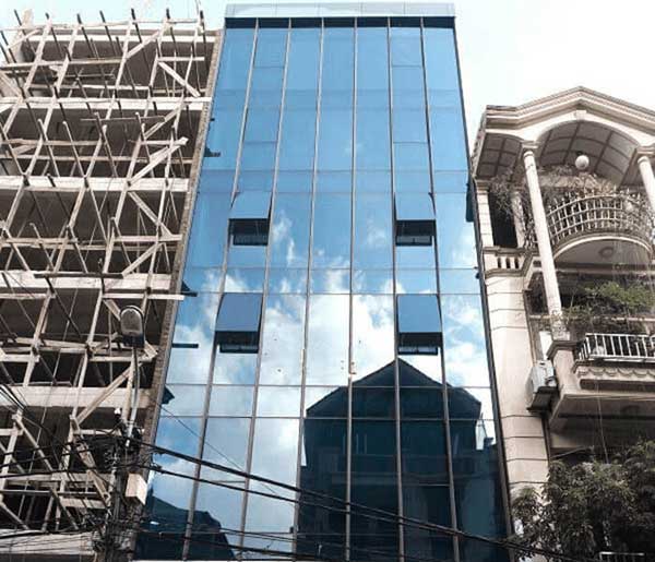 thi công kính phản quang giá tốt