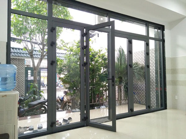 Có nên lắp đặt cửa kính cường lực tại Hạ Long hay không?