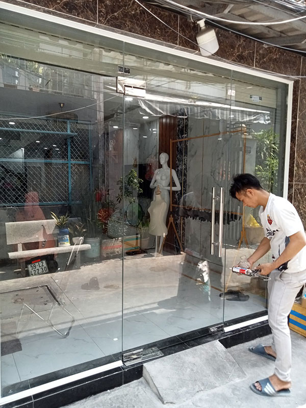 Nên chọn đơn vị nào sửa cửa kính cường lực tốt nhất Thủy Nguyên?